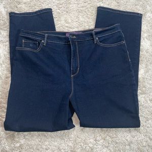 Gloria Vanderbilt Amanda Jeans Size 18.     0397